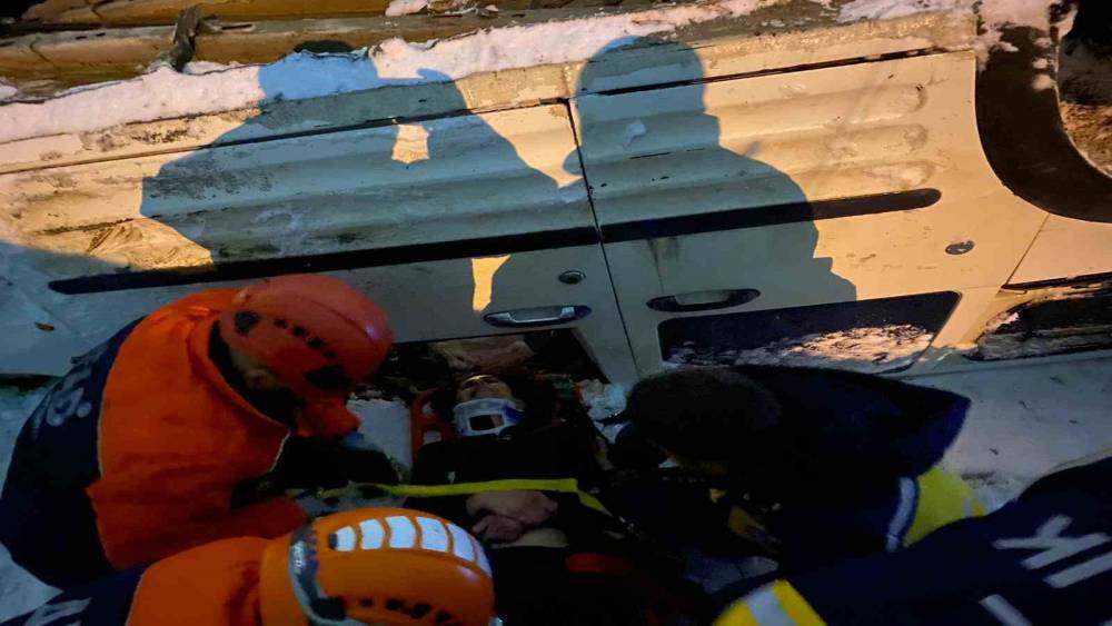 Kars&rsquo;ta takla atan hafif ticari ara&ccedil;ta can pazarı yaşandı
