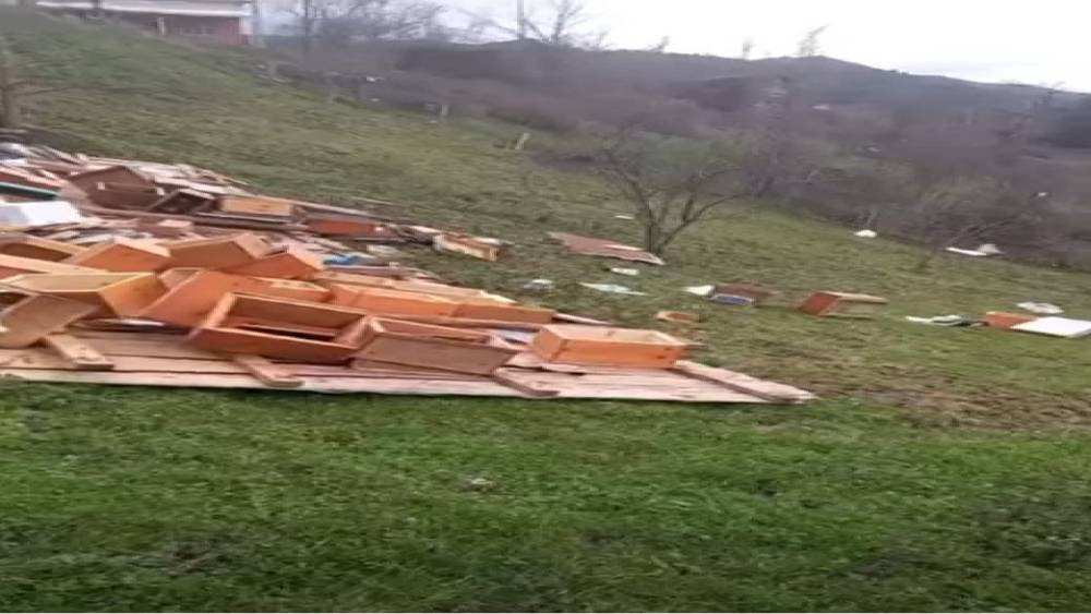 T&uuml;rkeli&rsquo;de fırtına arıcılığı vurdu: Onlarca kovan zarar g&ouml;rd&uuml;
