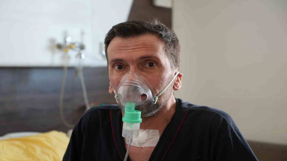 "Y&uuml;zde 10 yaşama hakkın kaldı" denilen KOAH hastası yeniden nefes aldı
