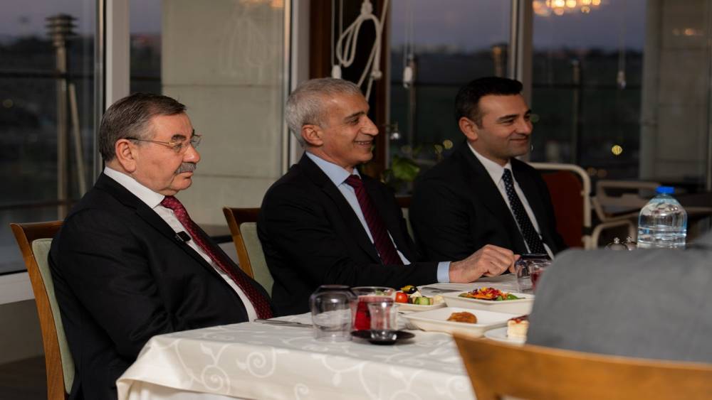 G&ouml;lbaşı il&ccedil;e erkanı iftarda bir araya geldi
