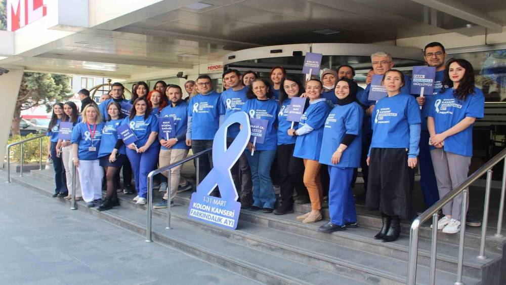 D&uuml;nyada en sık g&ouml;r&uuml;len 3. kanser t&uuml;r&uuml;ne mavi tiş&ouml;rtlerle dikkat &ccedil;ektiler
