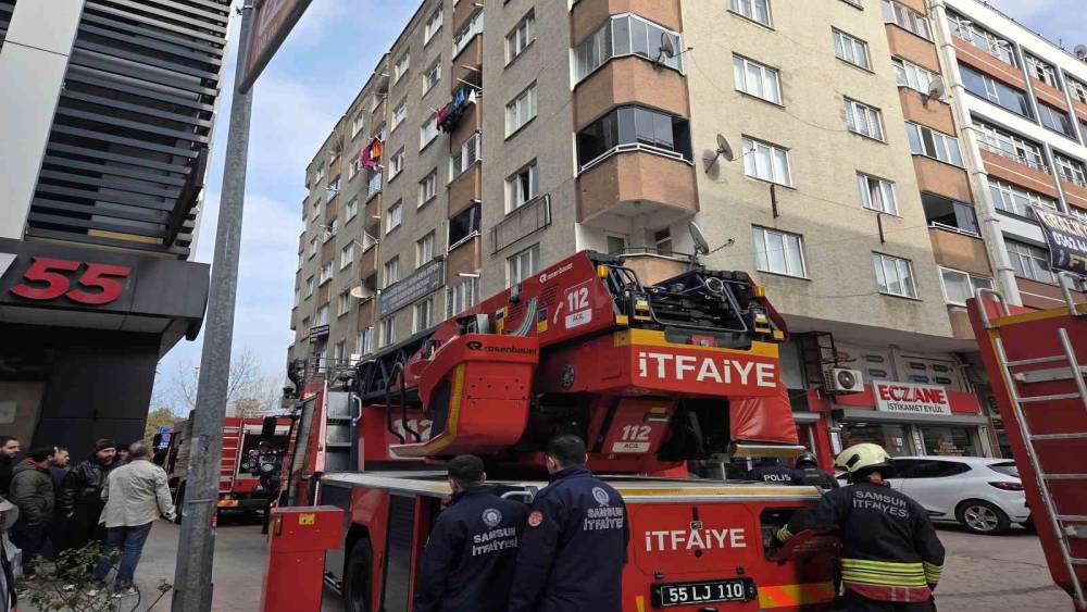 Bulaşık makinesi alev aldı, yangın b&uuml;y&uuml;meden s&ouml;nd&uuml;r&uuml;ld&uuml;
