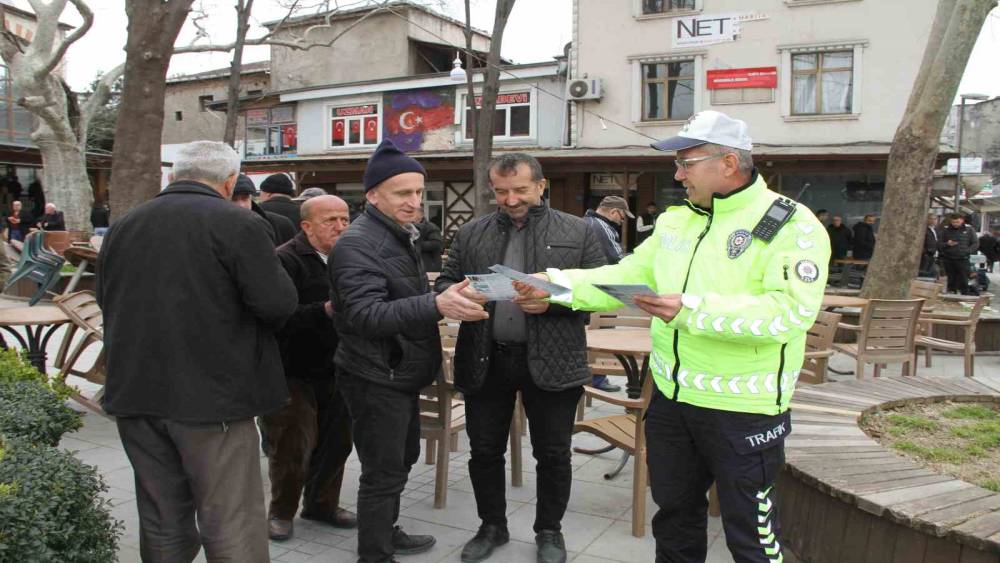 Dolandırıcılara karşı broş&uuml;r dağıtımı
