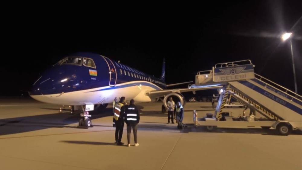 Nah&ccedil;ıvan havalimanı yeniden u&ccedil;uşlara a&ccedil;ıldı
