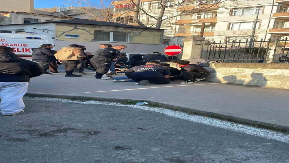 Gelibolu&rsquo;da bı&ccedil;aklı kavga: 3 yaralı
