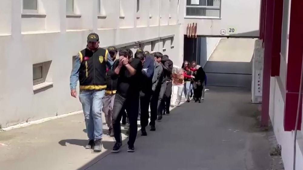 Adana&rsquo;da fuhuş baskını: 12 tutuklama, 9 kadın kurtarıldı
