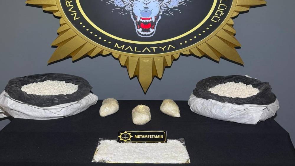 Şeker &ccedil;uvallarından 3 kilo uyuşturucu &ccedil;ıktı
