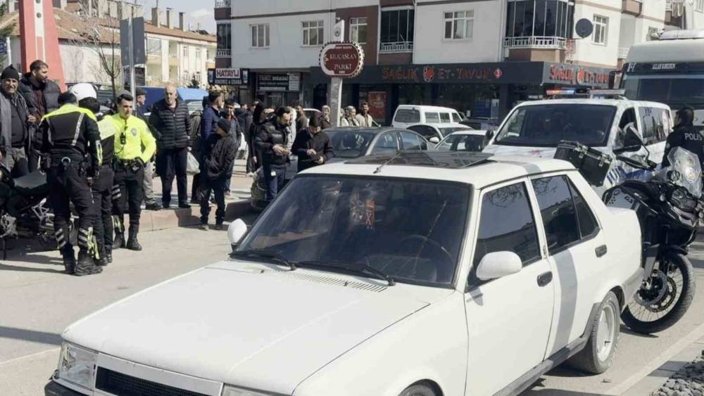 Polisin &lsquo;dur&rsquo; ihtarına uymadı, 379 bin lira ceza yedi
