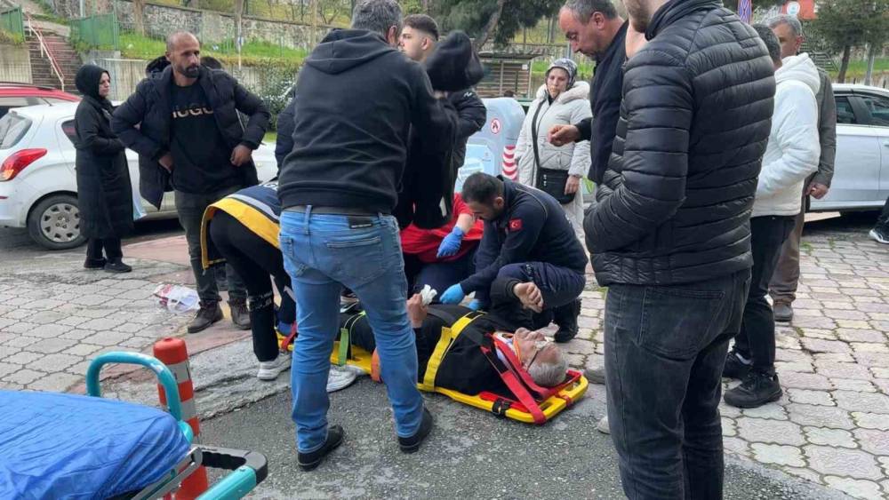 Gen&ccedil; s&uuml;r&uuml;c&uuml;n&uuml;n direksiyon hakimiyetini kaybettiği ara&ccedil; kaldırıma &ccedil;ıktı: 1 yaralı
