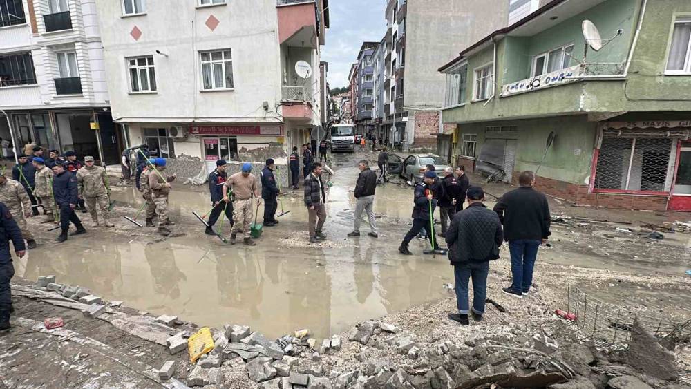 Selin vurduğu Havza&rsquo;da yaralar sarılıyor: T&uuml;m ekipler sahada
