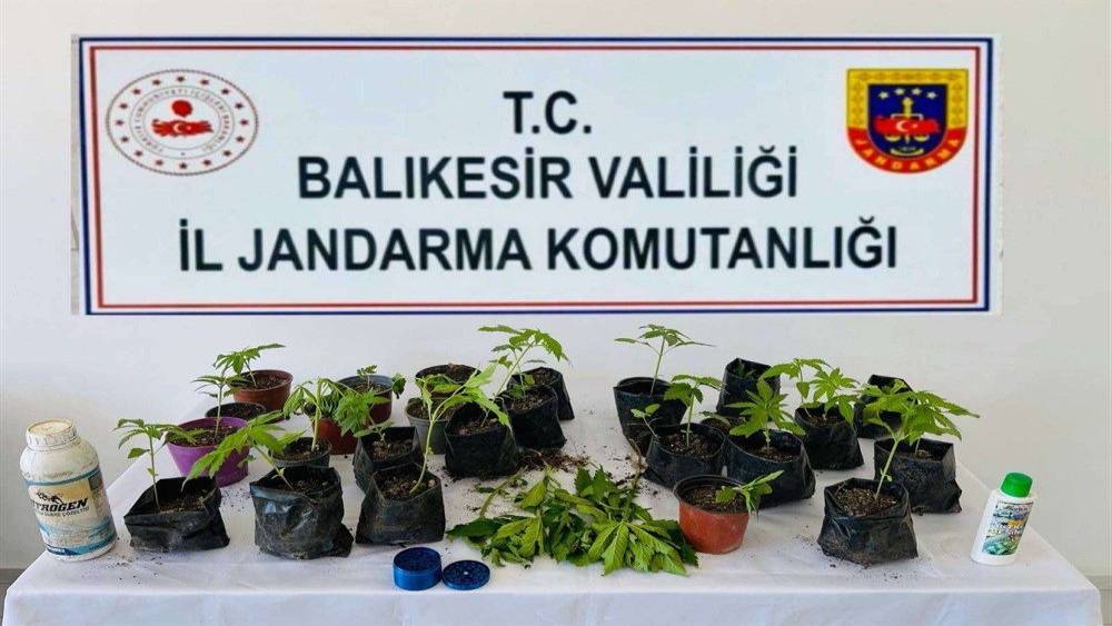 Balıkesir&rsquo;de uyuşturucu operasyonlarında 64 ş&uuml;pheli yakalandı
