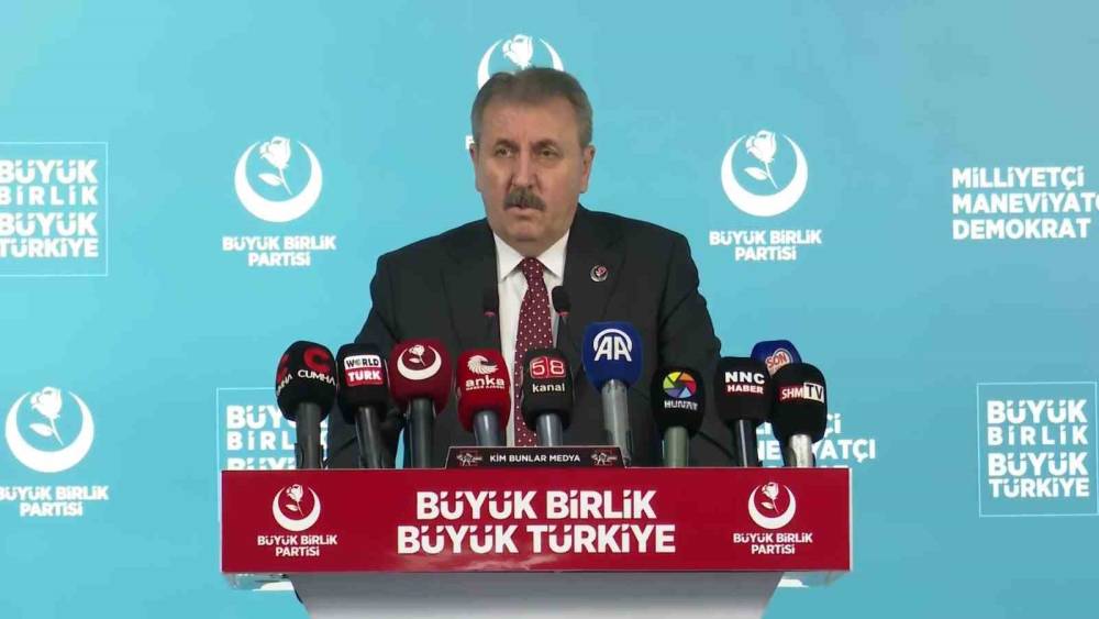 BBP Genel Başkanı Destici: "T&uuml;rkiye kendi ilacını, aşısını &ouml;nemli &ouml;l&ccedil;&uuml;de &uuml;retebilen bir &uuml;lke konumuna gelecektir"
