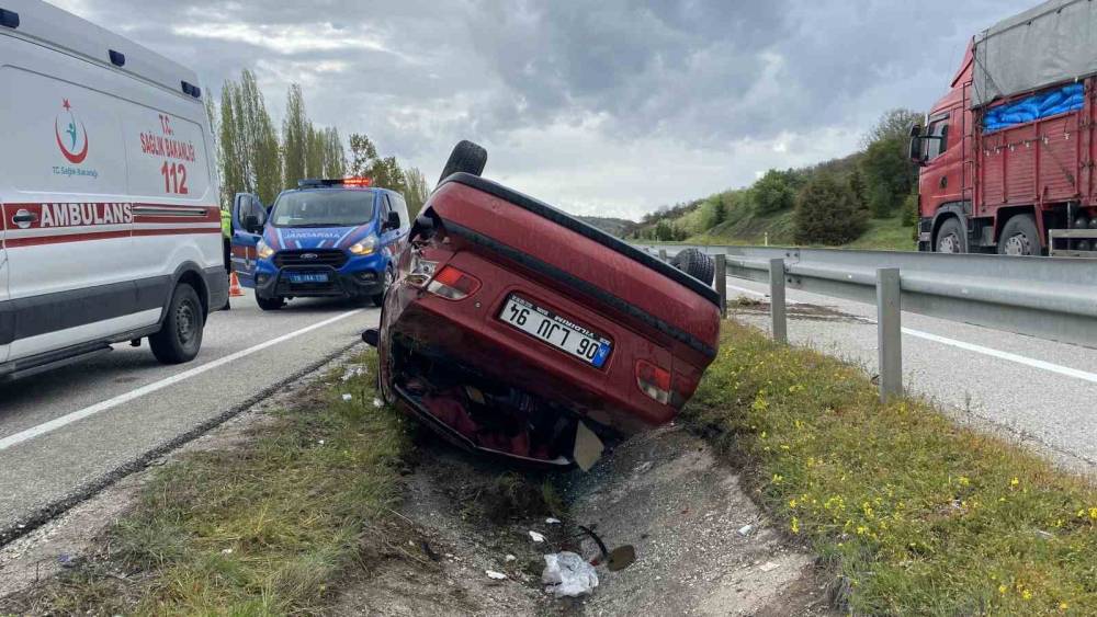 &Ccedil;orum&rsquo;da otomobil takla attı: 5 yaralı
