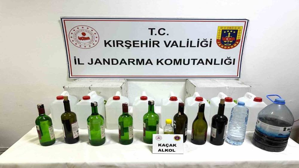 Kırşehir&rsquo;de 48 litre ka&ccedil;ak alkol ve el yapımı i&ccedil;ki ele ge&ccedil;irildi
