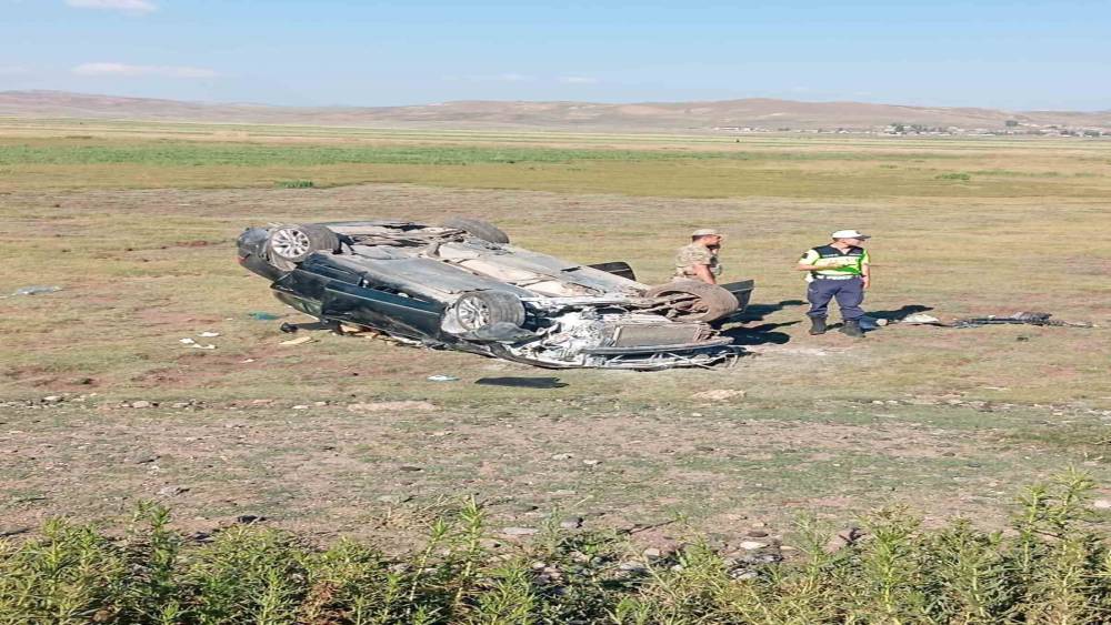 Eski belediye başkanının kullandığı ara&ccedil; takla attı: 4 yaralı
