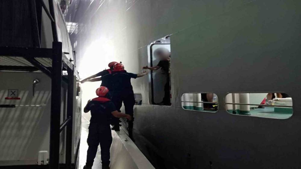 Araştırma gemisinde yaralanan vatandaşa tıbbi tahliye
