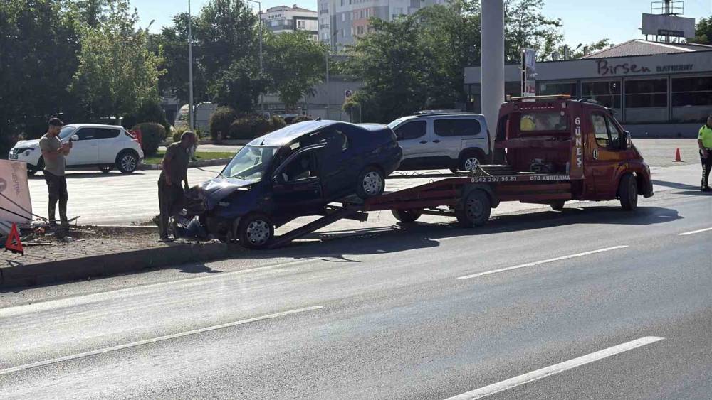 Eskişehir&rsquo;de hatalı manevra kaza getirdi: 1 yaralı
