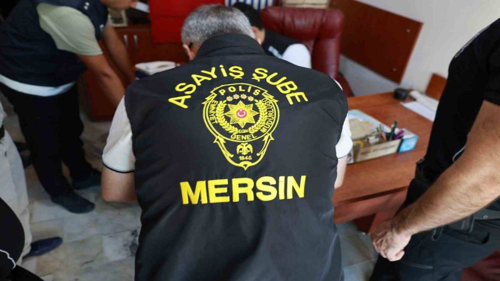 Mersin&rsquo;de konaklama tesisleri denetlendi, aranan 3 ş&uuml;pheli yakalandı
