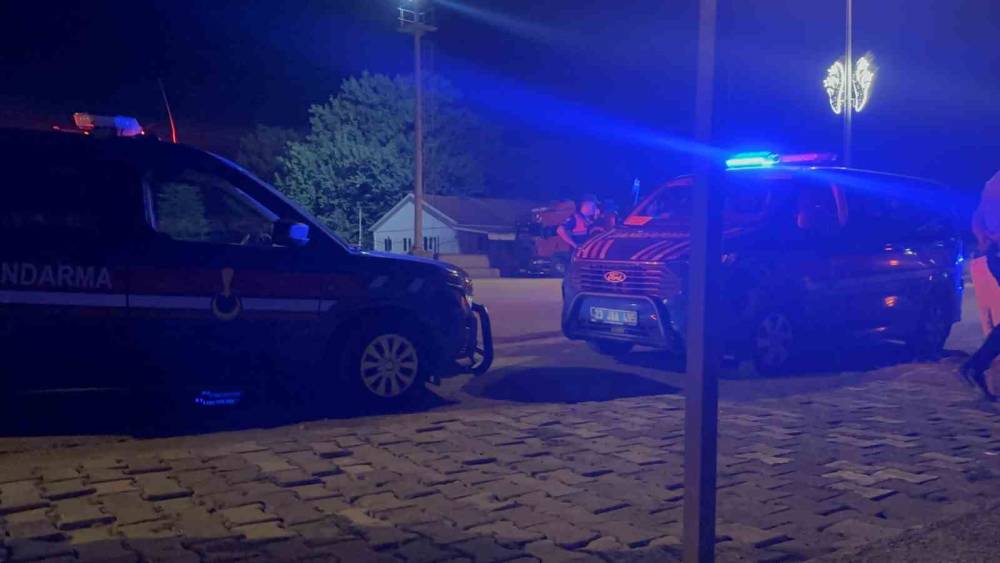 Elazığ&rsquo;da bı&ccedil;aklı ve silahlı kavga: 3 yaralı
