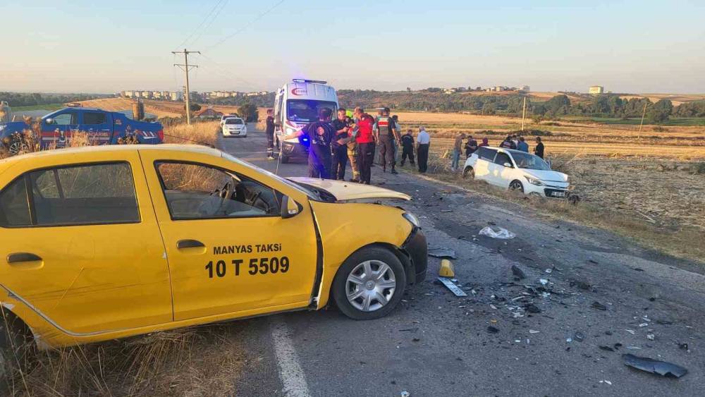 Manyas&rsquo;ta trafik kazası: 6 yaralı

