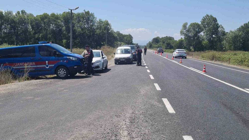 &Ccedil;aycuma&rsquo;da jandarmadan kara yolunda sıkı g&uuml;venlik denetimi
