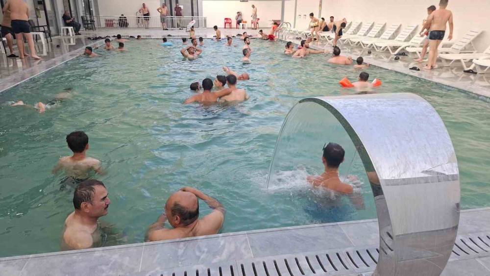 Hisarcık&rsquo;taki şifalı termal havuz vatandaşların ilgi odağı oldu
