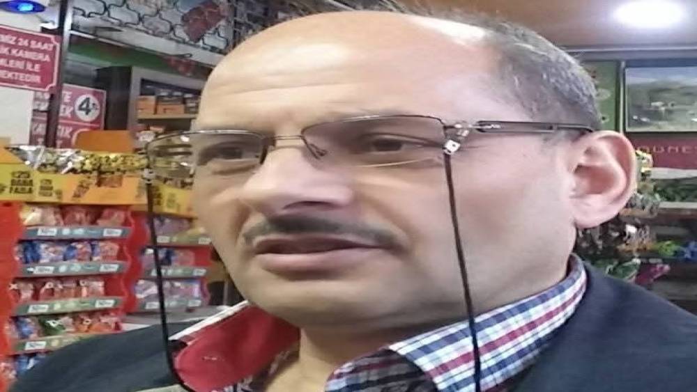 Trakt&ouml;r&uuml;n altında kalan emekli okul m&uuml;d&uuml;r&uuml; hayatını kaybetti

