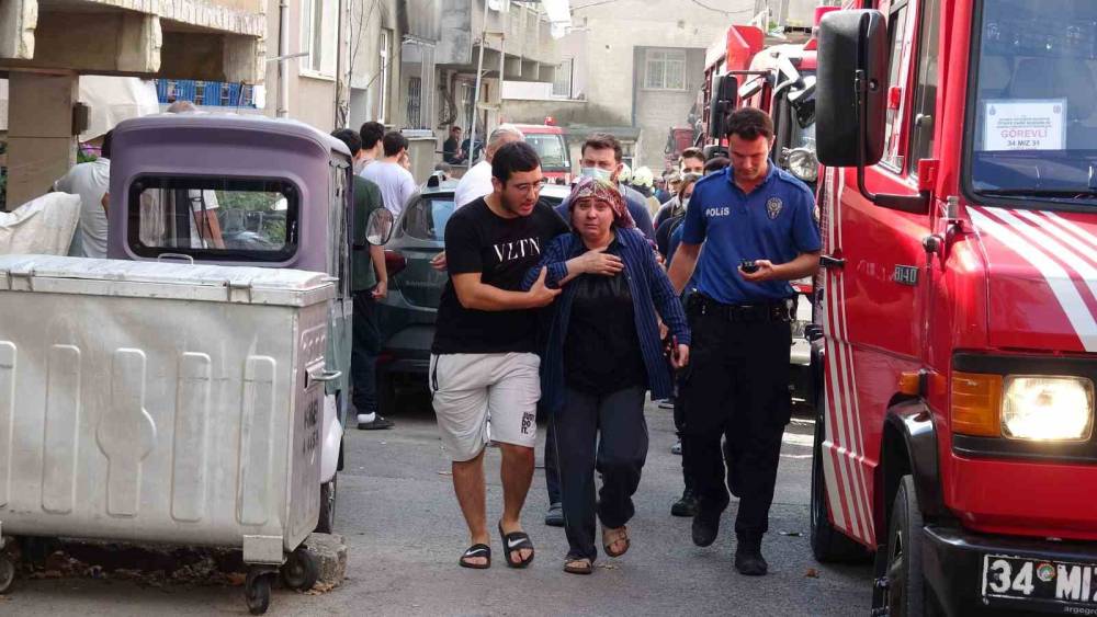 Kartal&rsquo;da binada yangın paniği: 2 kişi dumandan etkilendi
