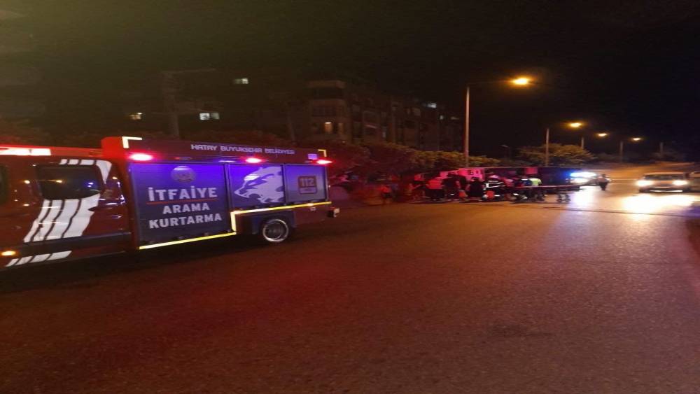 Belen&rsquo;de devrilen kamyonun s&uuml;r&uuml;c&uuml;s&uuml; yaralandı

