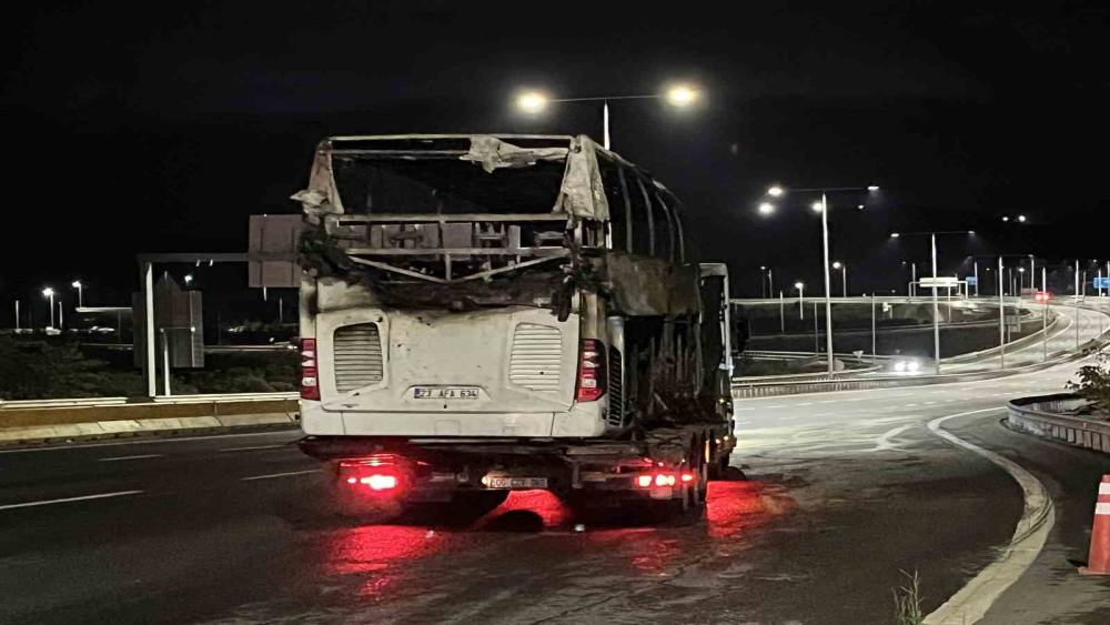 Yanan otob&uuml;ste hayatını kaybedenlerin cesetleri Adli Tıp Kurumu&rsquo;na kaldırıldı
