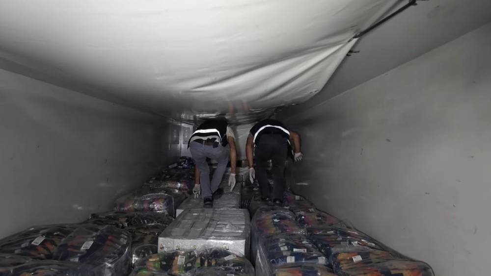 Kocaeli&rsquo;de durdurulan tırda 95 bin paket elektronik sigara t&uuml;t&uuml;n&uuml; ele ge&ccedil;irildi
