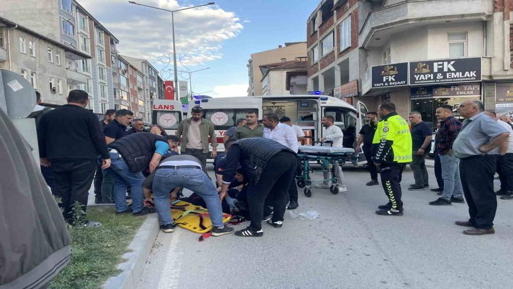 Otomobilin &ccedil;arptığı kadın ağır yaralandı
