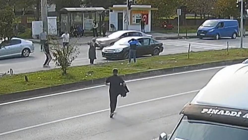 Yaya ge&ccedil;idinde bisikletli &ccedil;ocuğa otomobil &ccedil;arptı: 1 yaralı

