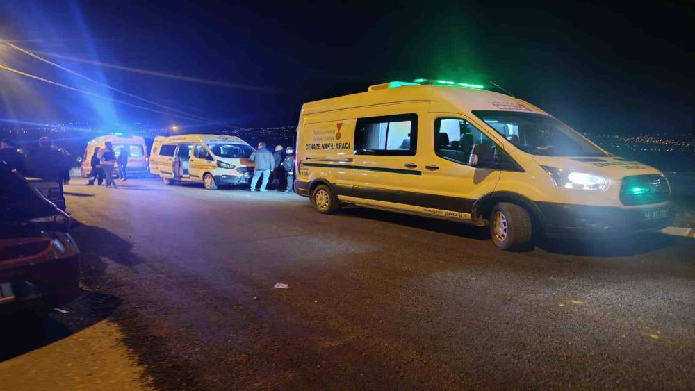 Kendisinden ayrılan kız arkadaşını evine girerken  &ouml;ld&uuml;rd&uuml;