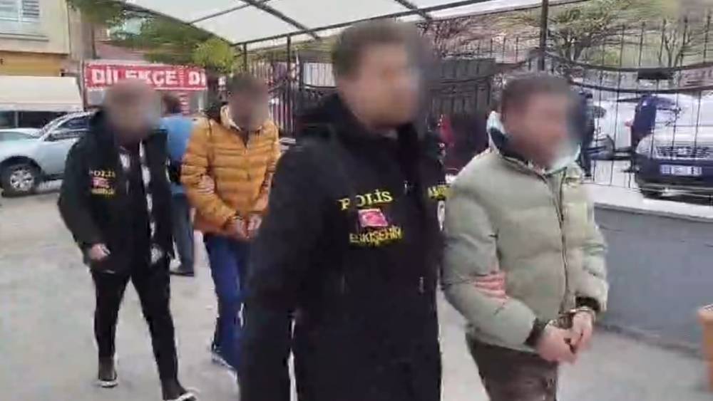 Kilitli motosikleti &ccedil;alan 2 ş&uuml;pheli yakalandı
