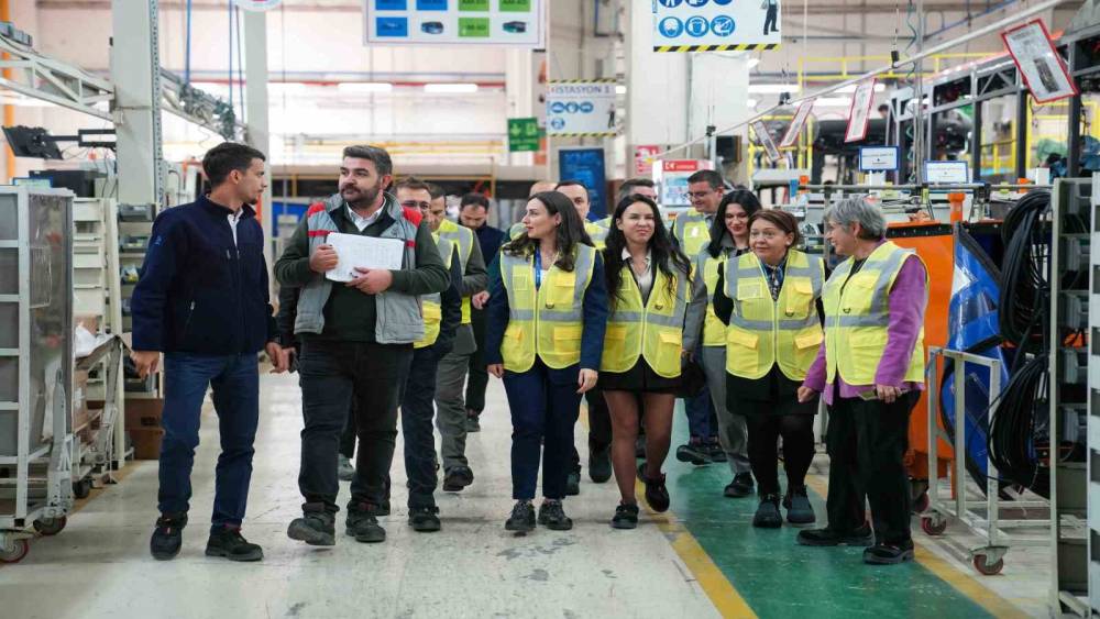 Karsan&rsquo;dan meslek liselerindeki kız &ouml;ğrencileri iş hayatına hazırlayacak hamle
