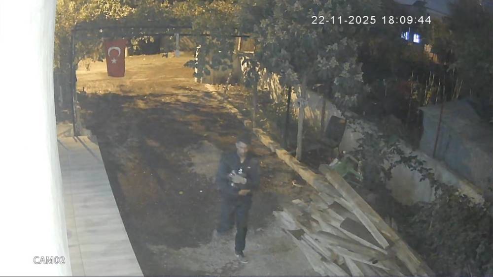 Osmaniye&rsquo;de k&uuml;meslerden tavuk &ccedil;alan zanlı tutuklandı
