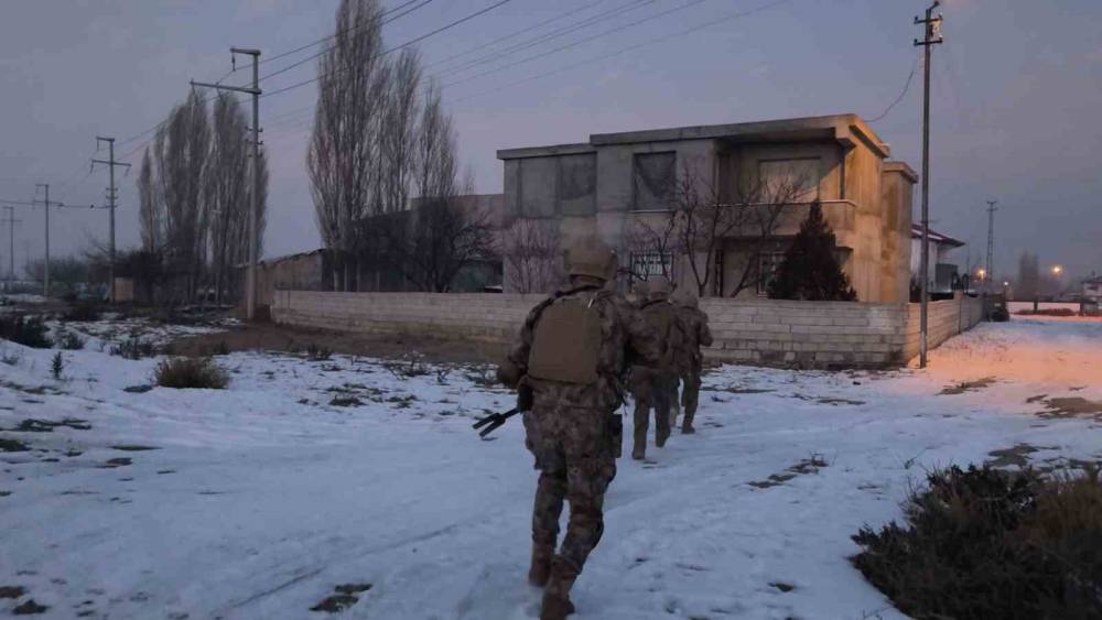 Iğdır&rsquo;da torbacılara darbe: 15 adrese eş zamanlı operasyon
