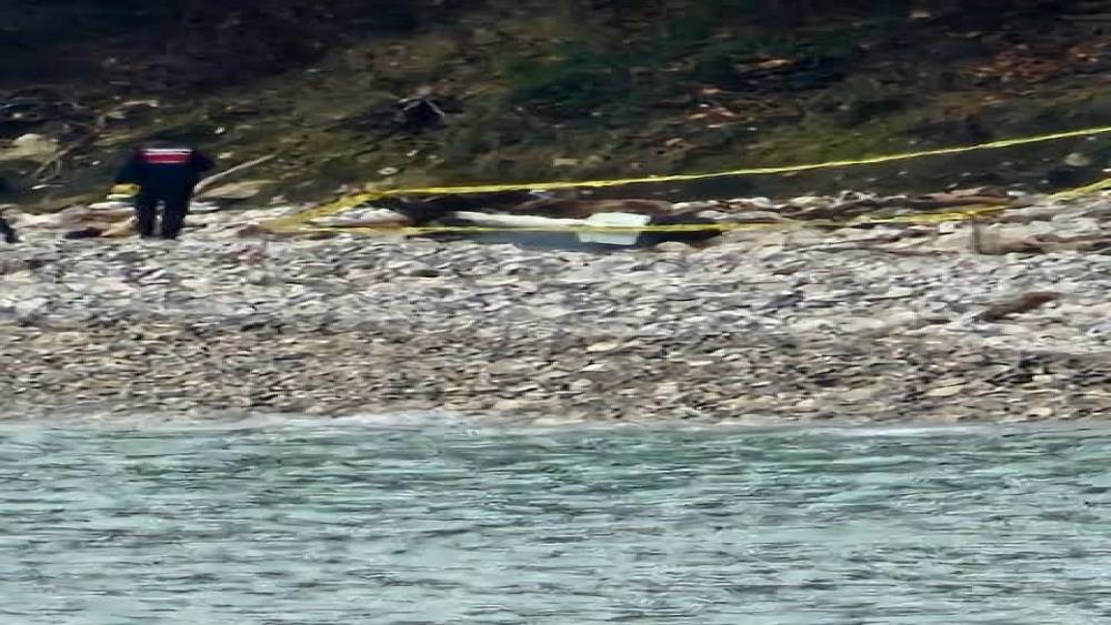 T&uuml;rkeli&rsquo;de kıyıya vuran ş&uuml;pheli cisim korkuttu
