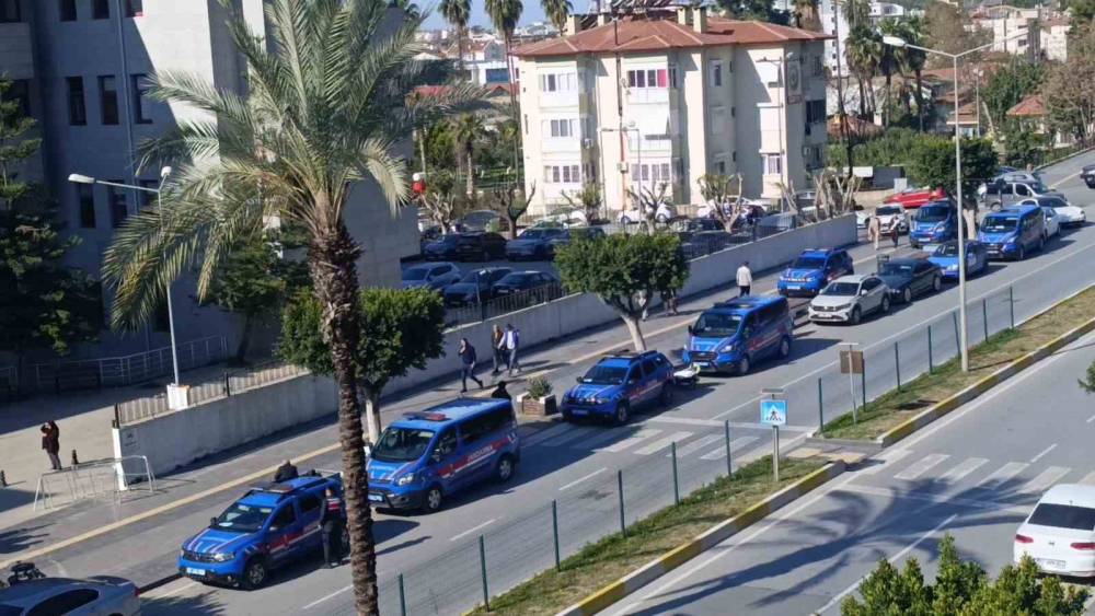 Manavgat Belediyesi &ouml;nceki d&ouml;nem yolsuzluk davasında 12 kişi daha tutuklandı
