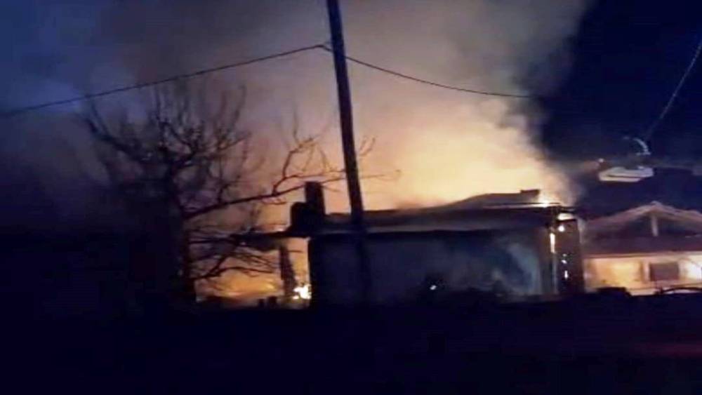 Hisarcık&rsquo;ta &ccedil;ıkan yangında ev ve samanlık tamamen yandı
