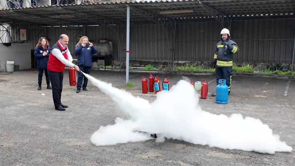 Alevlere karşı eğitim: Tarım personeli yangınla m&uuml;cadeleyi sahada &ouml;ğrendi
