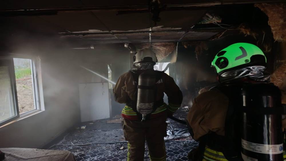 Antakya&rsquo;da m&uuml;stakil ev yanarak kullanılmaz hale geldi
