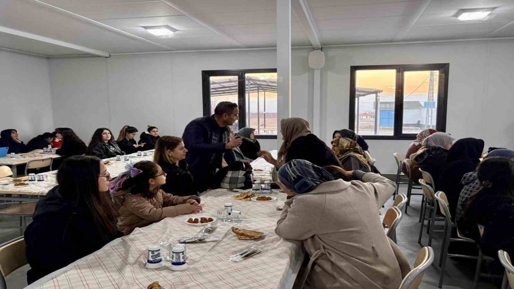 Başkan Ulutaş, iftarda vatandaşlarla bir araya geldi
