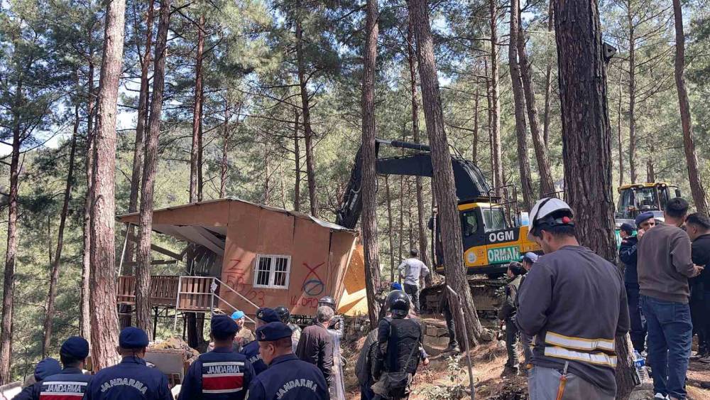 Osmaniye&rsquo;de mahkeme kararı sonrası 31 ka&ccedil;ak yayla evinin yıkımına başlandı
