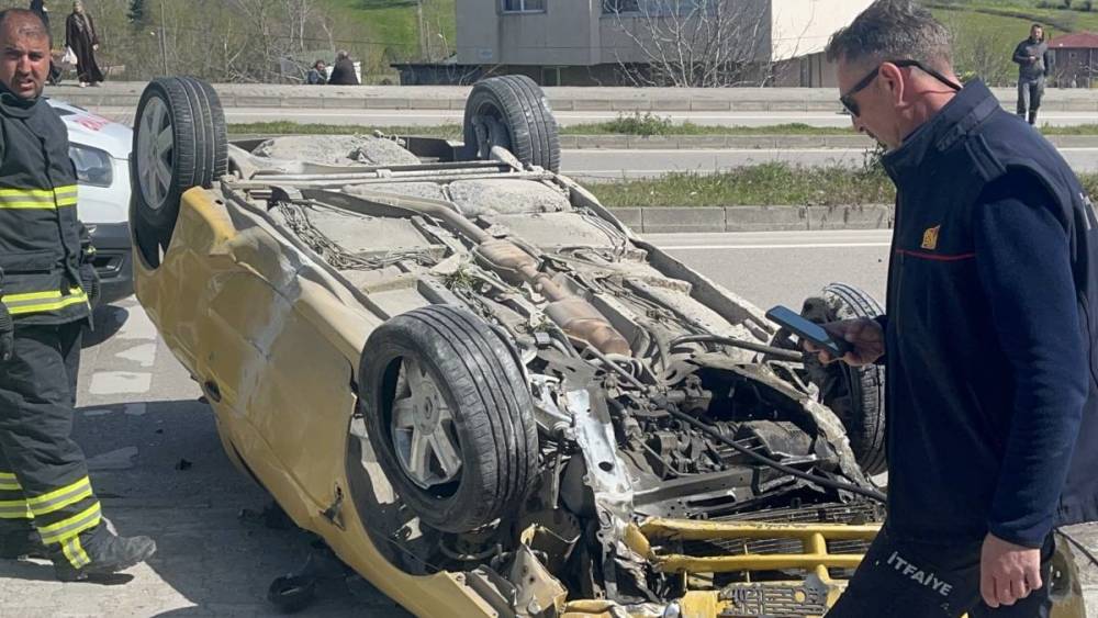 Sinop&rsquo;ta kontrolden &ccedil;ıkan otomobil takla attı: 1 yaralı
