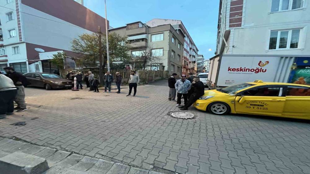 Har&ccedil; karma makinesi, ticari taksinin &uuml;zerine devrildi
