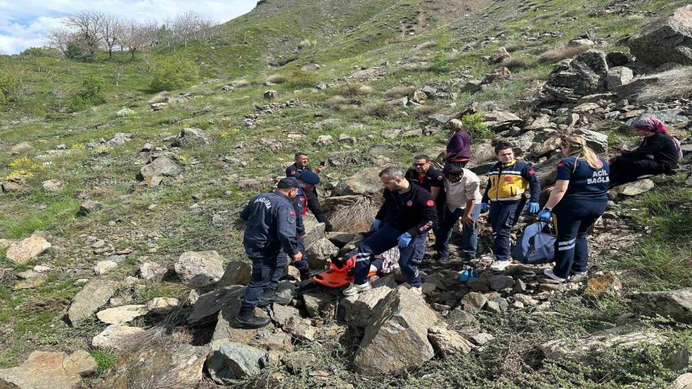 Kayalıklardan d&uuml;şen yaşlı kadın kurtarıldı
