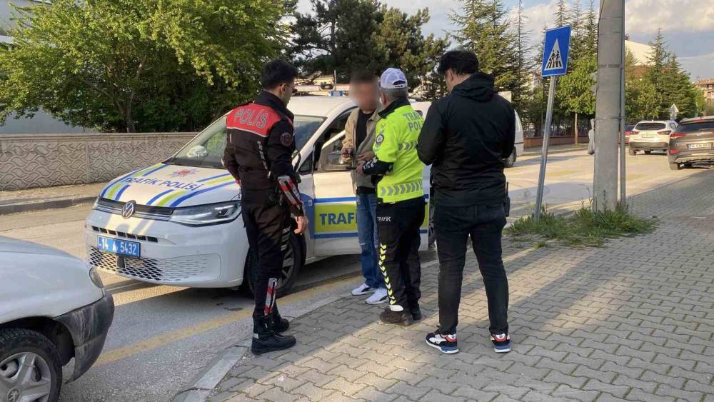Polise ehliyetsiz yakalanan s&uuml;r&uuml;c&uuml; 1.32 promil alkoll&uuml; &ccedil;ıktı
