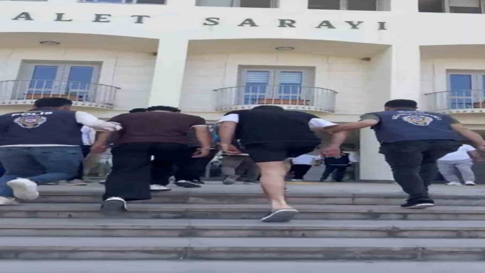 &Ccedil;ocuk istismarı g&ouml;r&uuml;nt&uuml;leri satın aldığı iddiasıyla 2 ş&uuml;pheli tutuklandı
